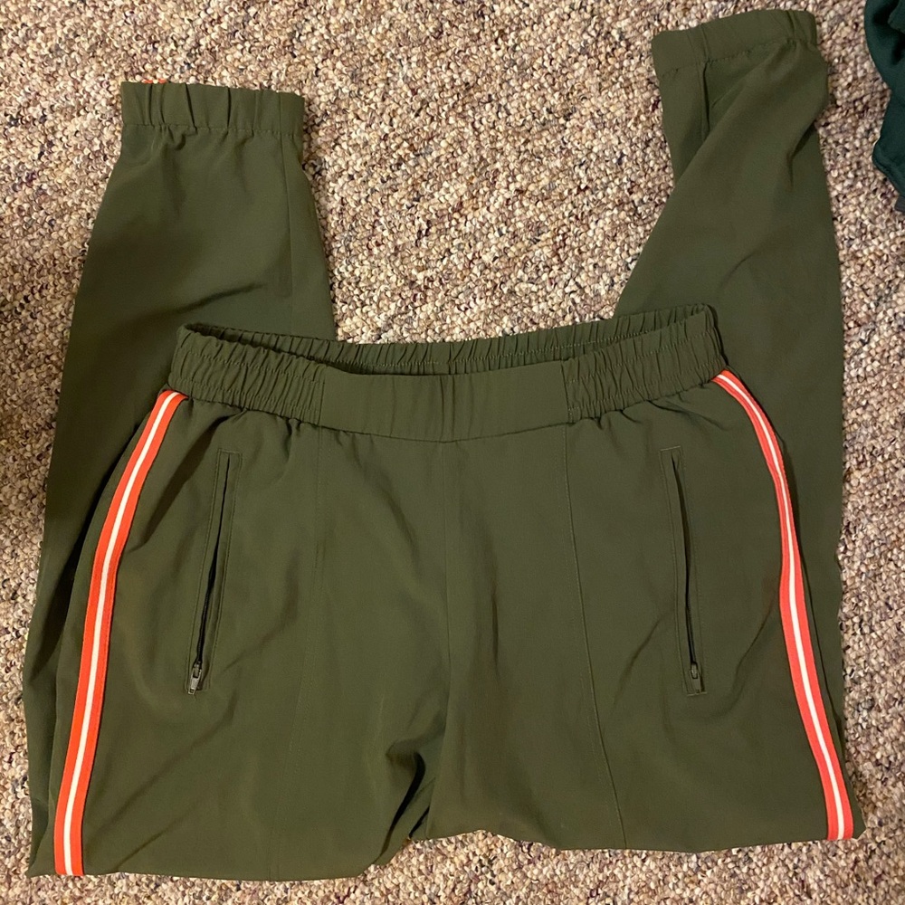 olive green old navy joggers great condition! Sz S